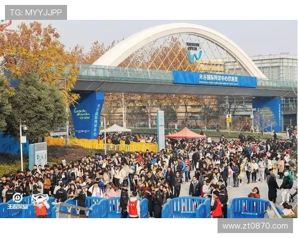 体育解说员的职业化培训体系谈